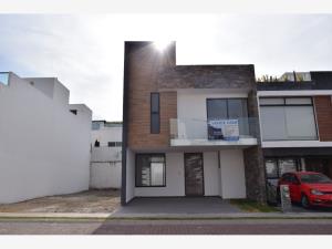 Casa en Zona Cementos Atoyac, Puebla, Puebla
