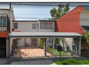 Casa en Valle de Santa Mónica, Tlalnepantla de Baz, México