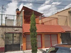 Casa en venta en Tres Estrellas, Gustavo A. Madero — foto 2 de 10