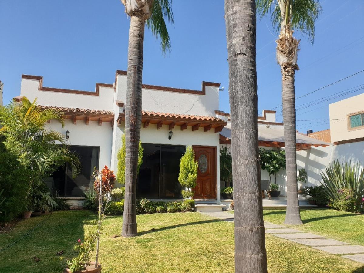 Casa en venta en Lomas de Atzingo, Cuernavaca — foto 1 de 17