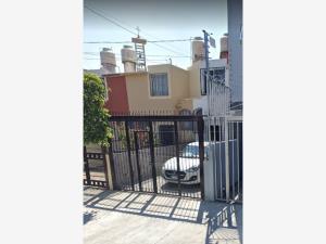 Casa en Jardines Del Valle, Zapopan, Jalisco