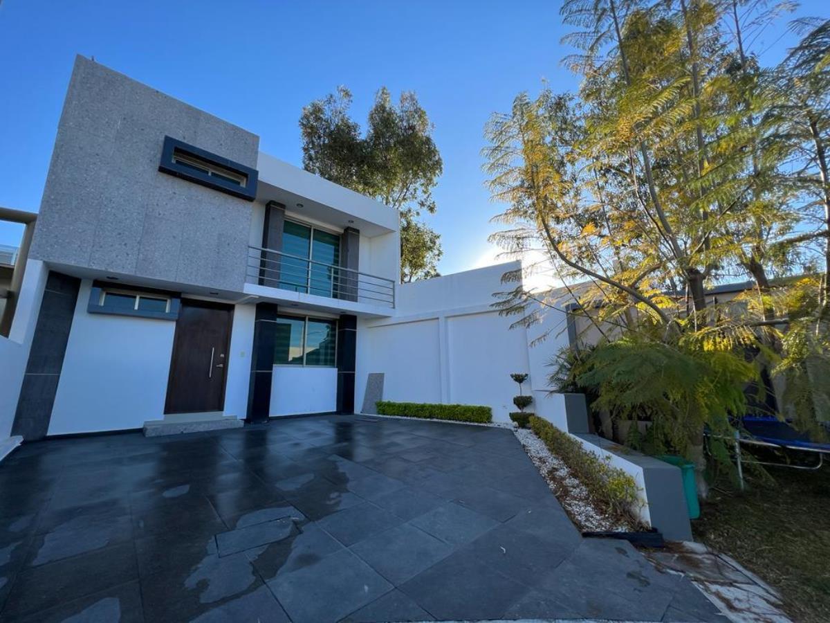 Casa en venta en Bosque Monarca, Morelia — foto 1 de 25