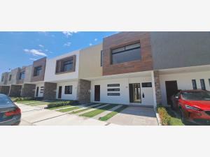 Casa en venta en Cañadas del Arroyo, Corregidora — foto 2 de 25