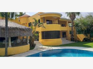 Casa en venta en Club de Golf Santa Fe, Xochitepec, Morelos Casa en venta en Club de Golf Santa Fe, Xochitepec, Morelos