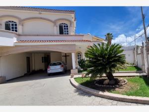 Casa en venta en Parques de la Cañada, Saltillo — foto 2 de 47