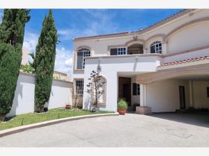 Casa en venta en Parques de la Cañada, Saltillo — foto 3 de 47