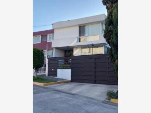 Casa en venta en Ciudad Satelite, Naucalpan de Juárez, México