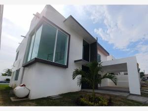 Casa en Lomas de Cocoyoc, Atlatlahucan, Morelos