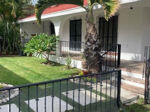 Casa en Lomas de Cocoyoc, Atlatlahucan, Morelos