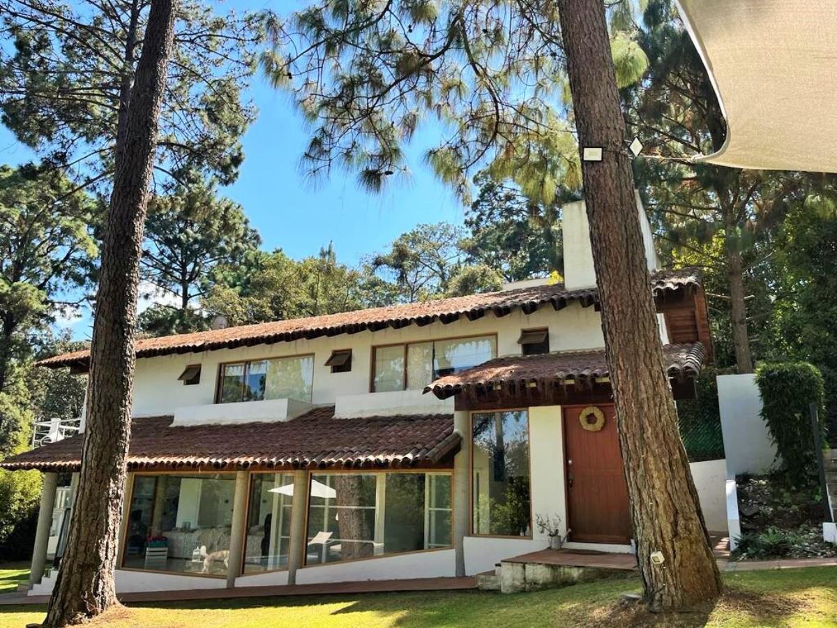 Casa en venta en Avandaro, Valle de Bravo — foto 1 de 17