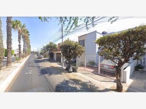 Casa en Jardines Del Valle, Zapopan, Jalisco