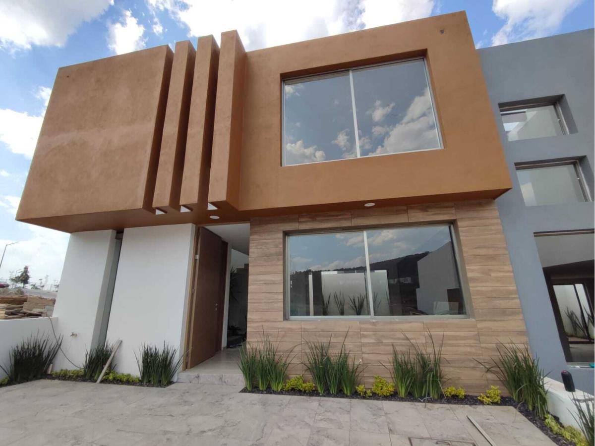 Casa en venta en Bosques Tres Marias, Morelia — foto 1 de 73