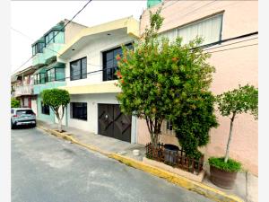 Casa en venta en Escuadron 201, Iztapalapa — foto 2 de 10