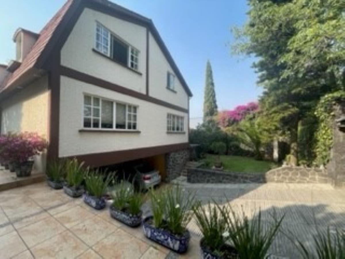 Casa en venta en Bosques de las Lomas, Cuajimalpa de Morelos — foto 1 de 42