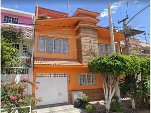 Casa en Agua Azul Sección Pirules, Nezahualcóyotl, México