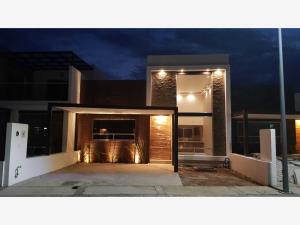 Casa en venta en Cañadas del Arroyo, Corregidora — foto 2 de 19