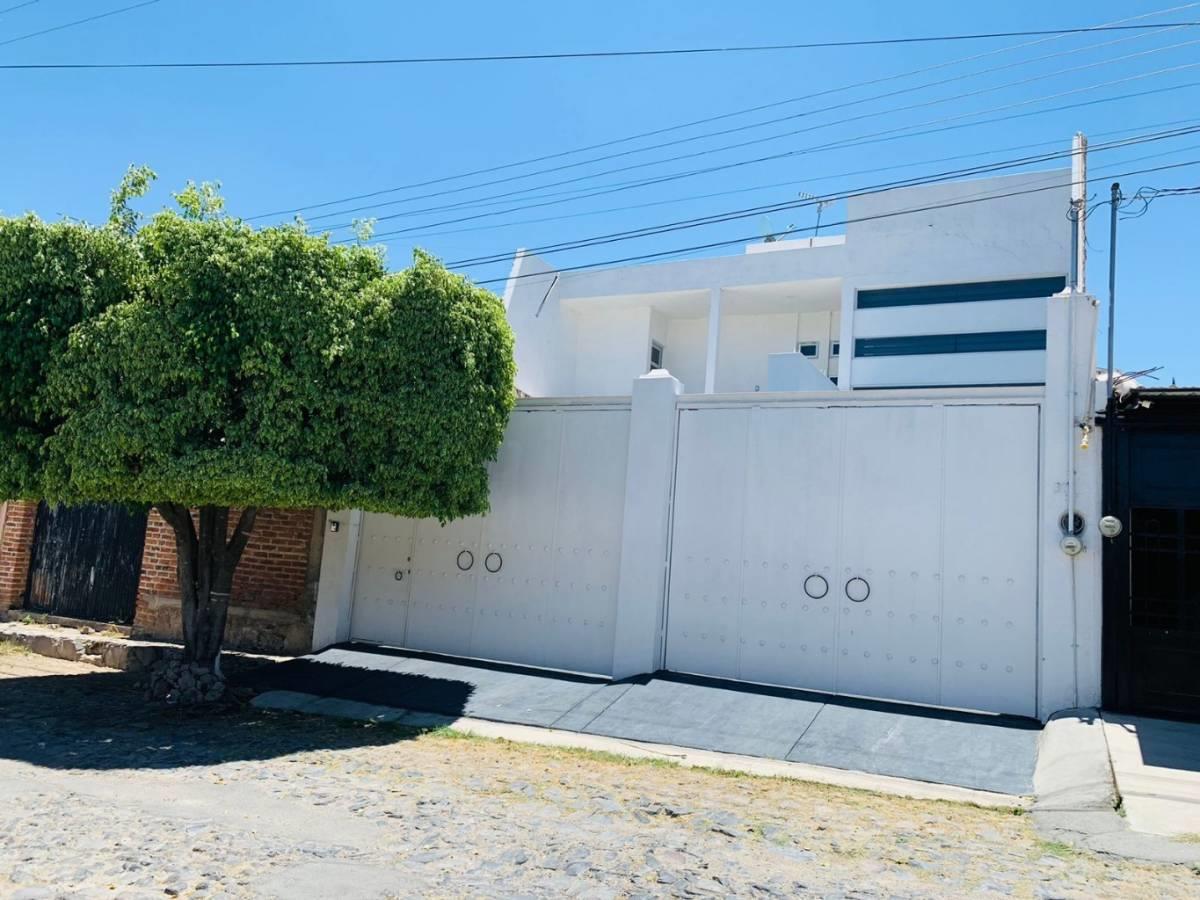 Casa en venta en La Venta del Astillero, Zapopan — foto 1 de 10