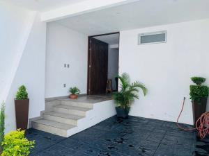 Casa en venta en La Venta del Astillero, Zapopan — foto 2 de 10