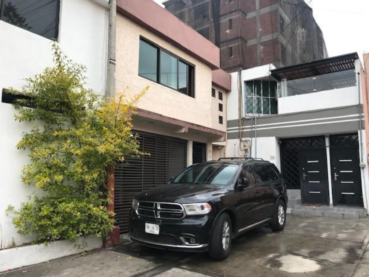 Casa en venta en Ciudad Satelite, Naucalpan de Juárez — foto 1 de 25