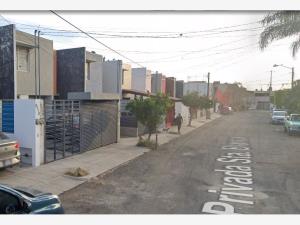 Casa en venta en Los Girasoles, Zapopan — foto 3 de 11