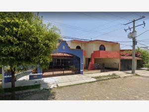 Casa en venta en Jardines Vista Hermosa, Colima — foto 2 de 10