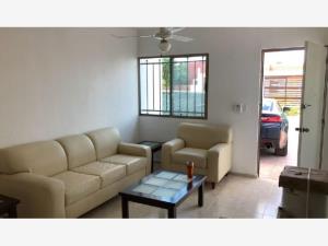 Casa en venta en Paseo de las Margaritas, Juárez, Nuevo León Casa en venta en Paseo de las Margaritas, Juárez, Nuevo León