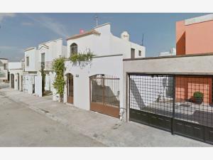 Casa en venta en Manantiales del Bosque, Ramos Arizpe — foto 3 de 8