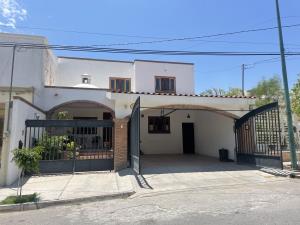 Casa en venta en El Campestre, Gómez Palacio — foto 2 de 28