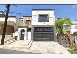 Casa en venta en Las Cumbres, Monterrey, Nuevo León