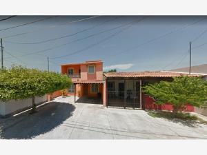 Casa en Lomas del Centenario, Villa de Álvarez, Colima
