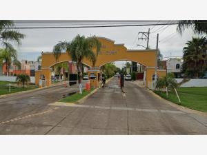 Casa en Jardines Del Edén, Tlajomulco de Zúñiga, Jalisco