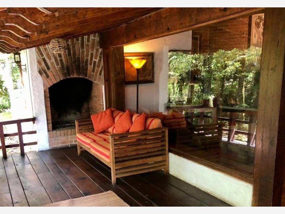 Casa en venta en Avandaro, Valle de Bravo — foto 1 de 26