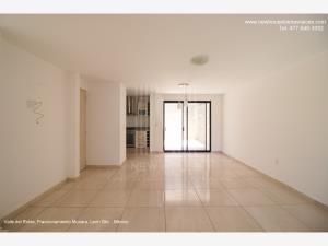 Casa en venta en Murano, León — foto 2 de 33