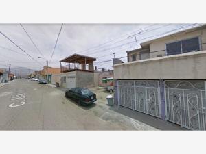 Casa en Villa del Real I, Tijuana, Baja California