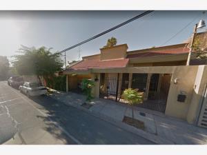 Casa en Jardines del Lago, Mexicali, Baja California