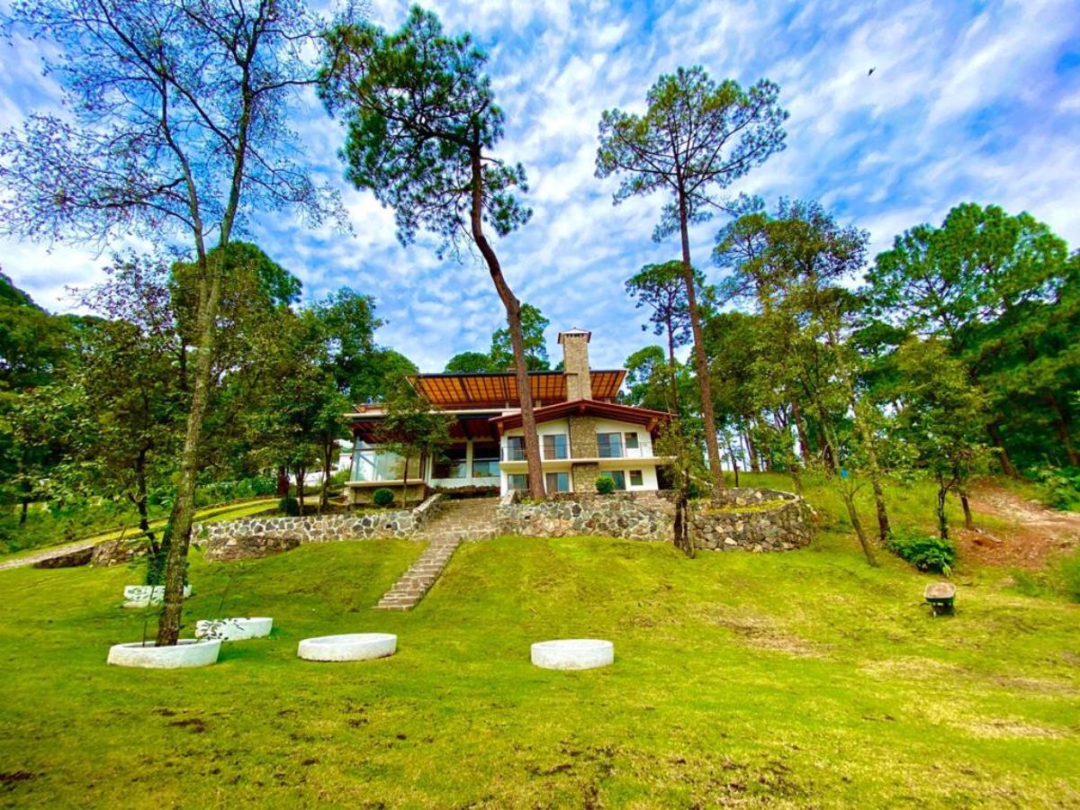 Casa en venta en Avandaro, Valle de Bravo — foto 1 de 20