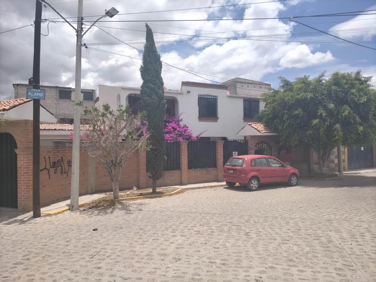 Casa en venta en Los Cipreces, San Juan del Río — foto 1 de 24