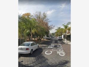 Casa en Real de Valdepeñas, Zapopan, Jalisco