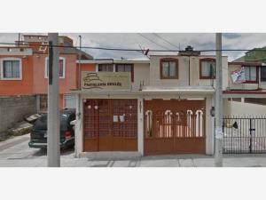 Casa en Paseos Santín, Toluca, México