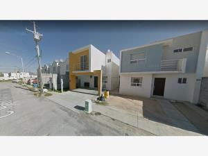 Casa en venta en Privada Santa Lucía, Cadereyta Jiménez — foto 2 de 6