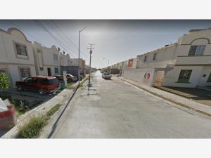 Casa en venta en Privada Santa Lucía, Cadereyta Jiménez — foto 3 de 6