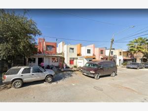 Casa en Hacienda Real, Juárez, Nuevo León