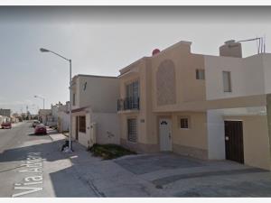 Casa en venta en Manantiales del Bosque, Ramos Arizpe — foto 3 de 15