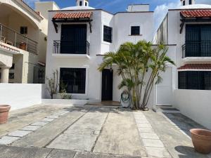 Casa en Gran Santa Fe 2, Benito Juárez, Quintana Roo
