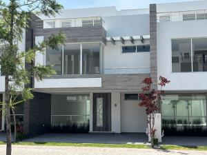 Casa en San Bernardino Tlaxcalancingo, San Andrés Cholula, Puebla