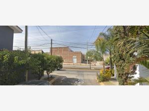 Casa en venta en Parques de Tesistán, Zapopan — foto 3 de 5