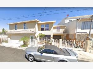 Casa en venta en Otay Universidad, Tijuana, Baja California
