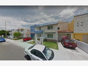 Casa en venta en Santuarios del Cerrito, Corregidora — foto 2 de 5