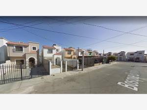 Casa en Bosque del Sol, Mexicali, Baja California