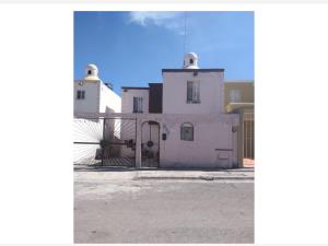 Casa en venta en Hacienda la Magueyada, Saltillo — foto 3 de 11